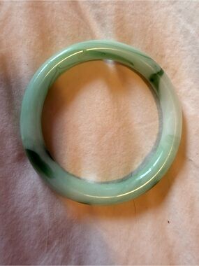 Light Green Marbled Jade-Style Bangle Bracelet